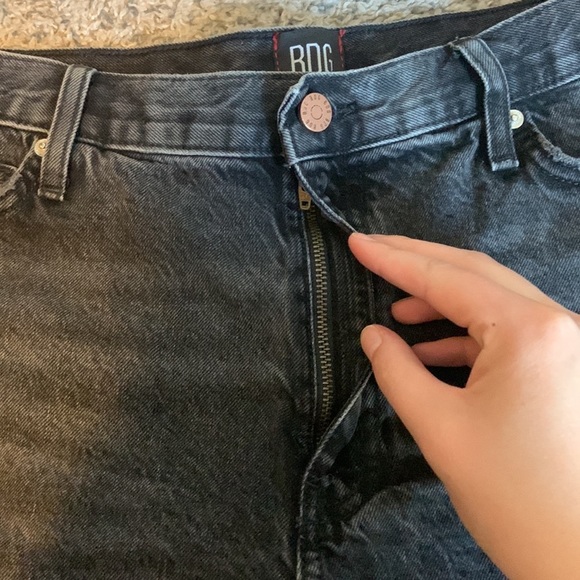 BDG Girlfriend Denim Shorts Black Cut‎ Off Jean Shorts - Picture 2 of 5